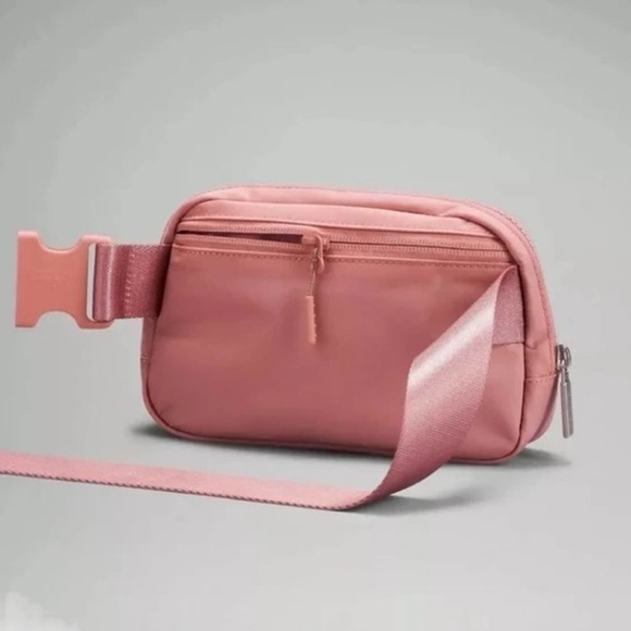 💕NWT Lululemon Everywhere Belt Bag 1L - Light Pink Pastel Fanny Pack Crossbody - Picture 2 of 8